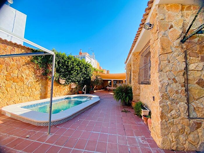 Casas en venta y pisos alquiler - 3