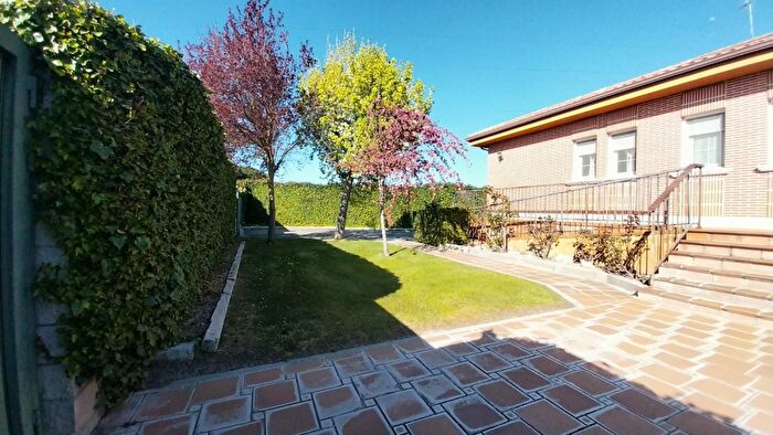 Casas en venta y pisos alquiler - 1