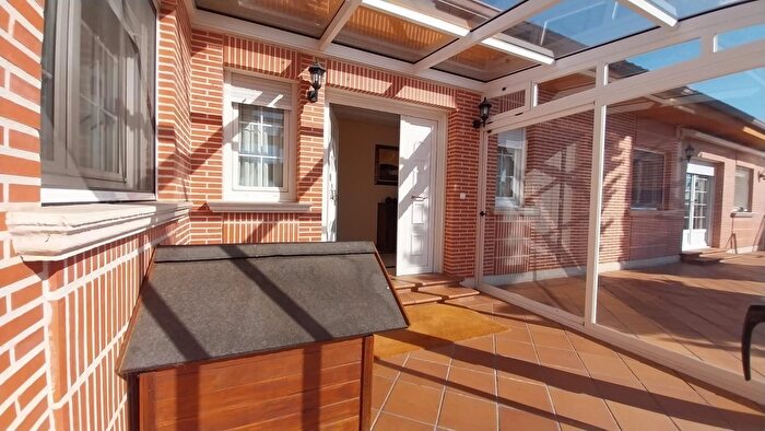 Casas en venta y pisos alquiler - 3