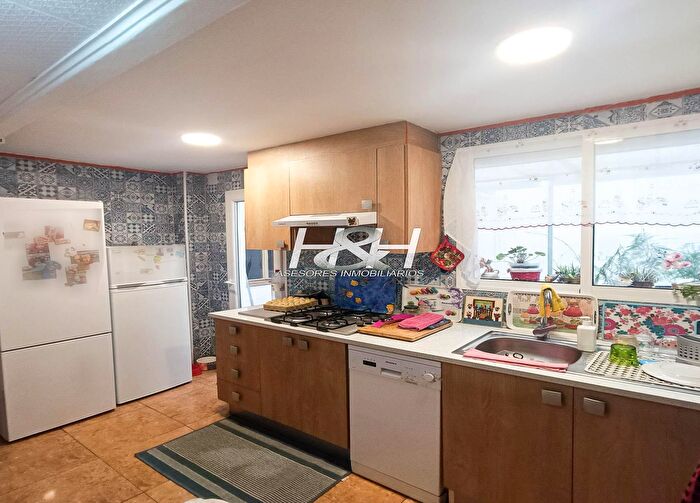 Casas en venta y pisos alquiler - 3