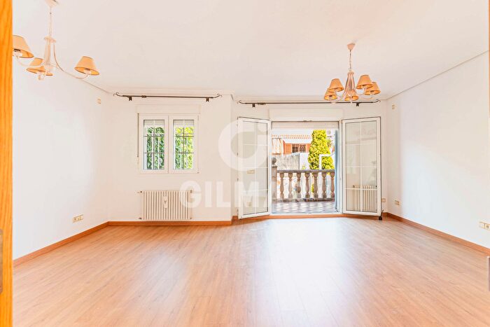 Casas en venta y pisos alquiler - 1