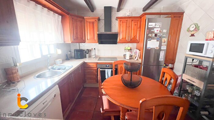Casas en venta y pisos alquiler - 2