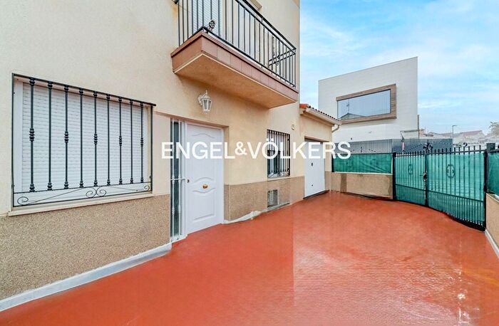 Casas en venta y pisos alquiler - 1