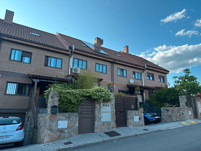 Casas en venta y pisos alquiler - 1