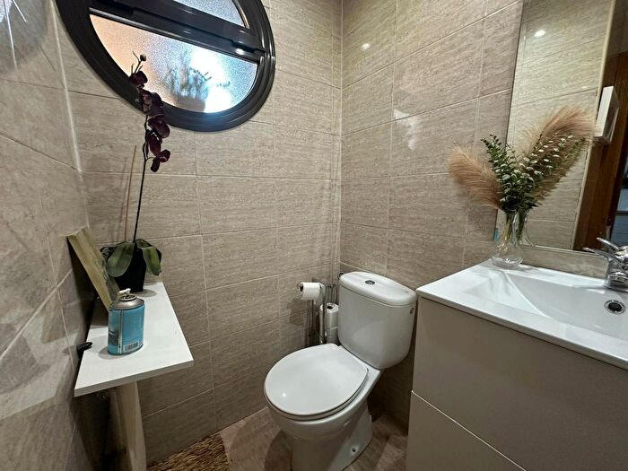 Casas en venta y pisos alquiler - 3