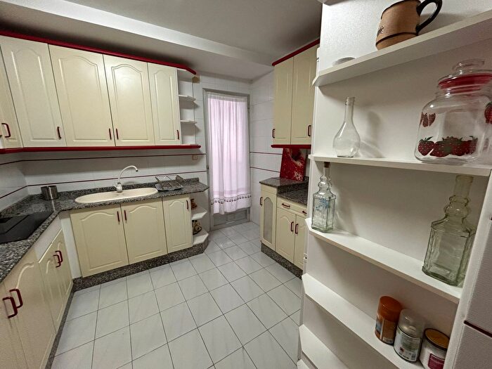 Casas en venta y pisos alquiler - 3