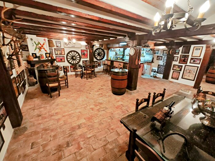 Casas en venta y pisos alquiler - 2