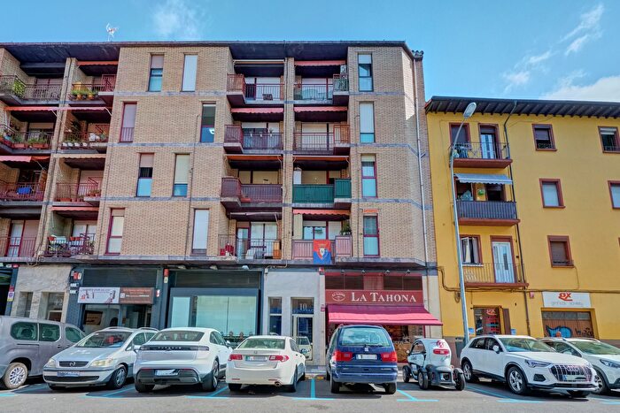 Casas en venta y pisos alquiler - 3