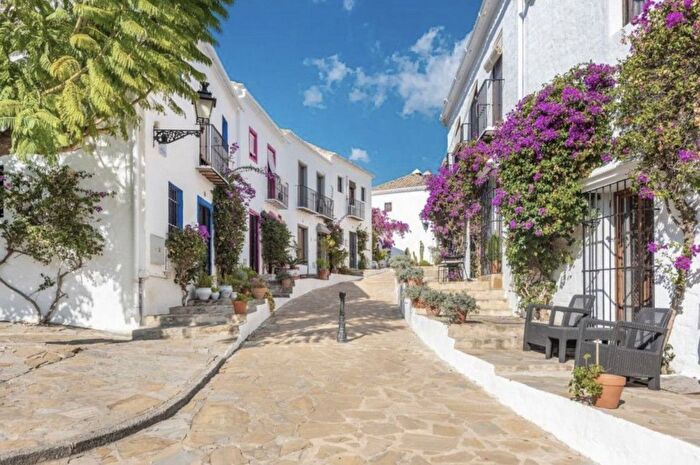 Casa en venta en Nueva Andalucía, Los Naranjos de 2 habitaciones