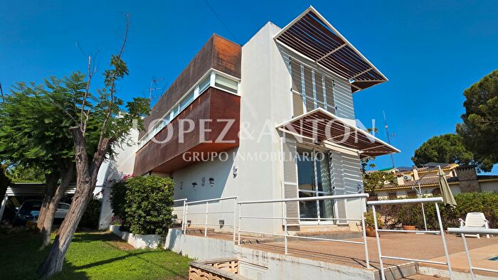 Casas en venta y pisos alquiler - 1