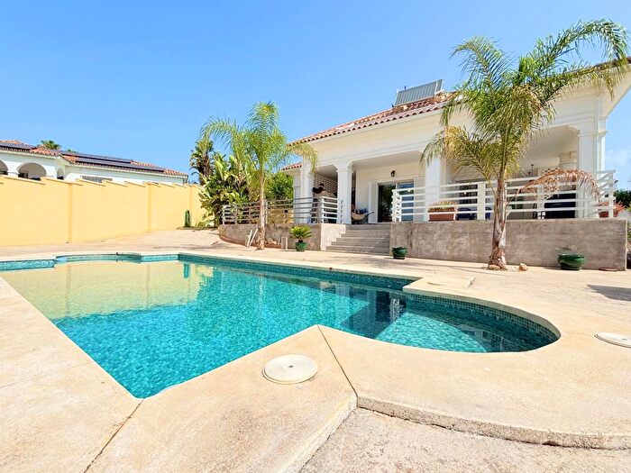 Casa en venta en San Enrique Guadiaro Pueblo Nuevo, Sotogrande de 3 habitaciones