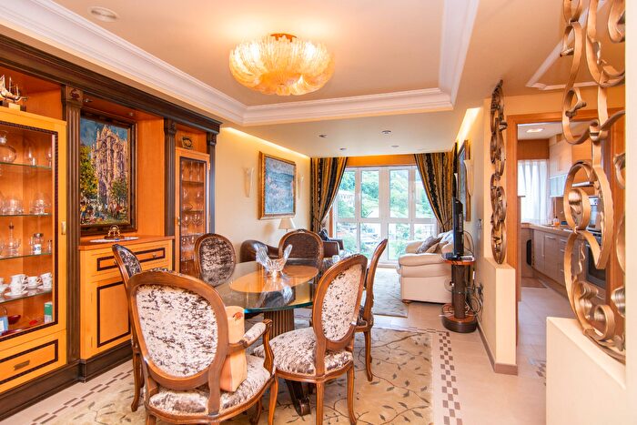 Casas en venta y pisos alquiler - 1