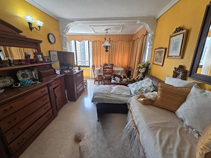 Casas en venta y pisos alquiler - 1