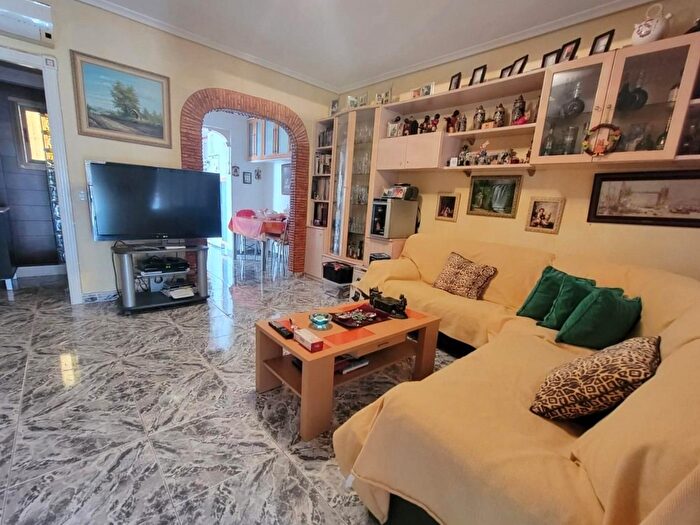Casas en venta y pisos alquiler - 3