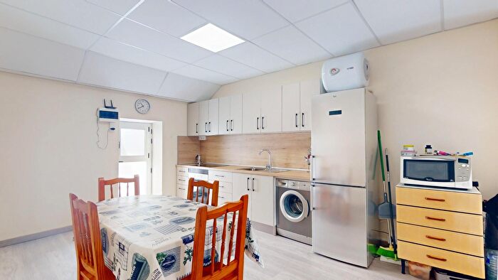 Casas en venta y pisos alquiler - 1