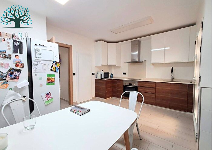 Casas en venta y pisos alquiler - 3