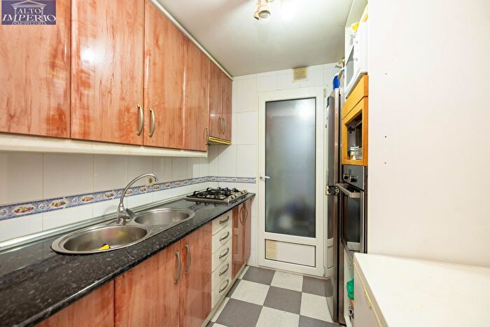 Casas en venta y pisos alquiler - 3