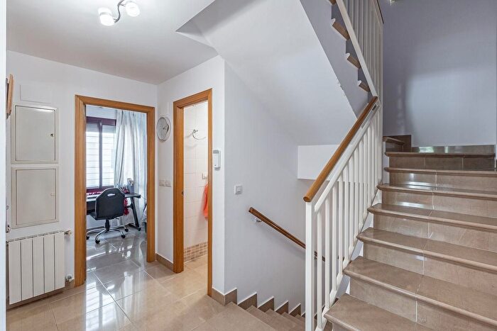 Casas en venta y pisos alquiler - 3