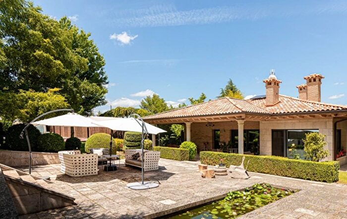 Casas en venta y pisos alquiler - 1