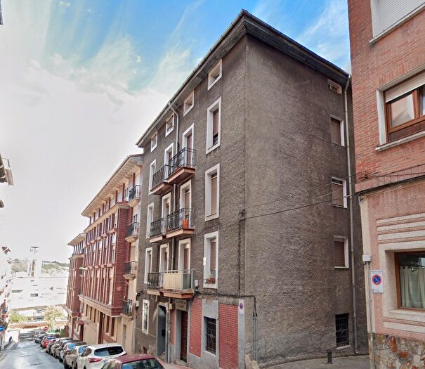 Casas en venta y pisos alquiler - 1