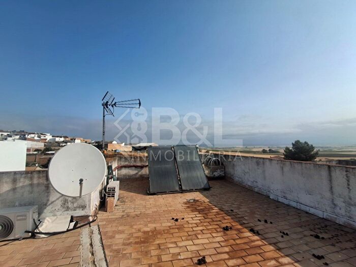 Casas en venta y pisos alquiler - 2