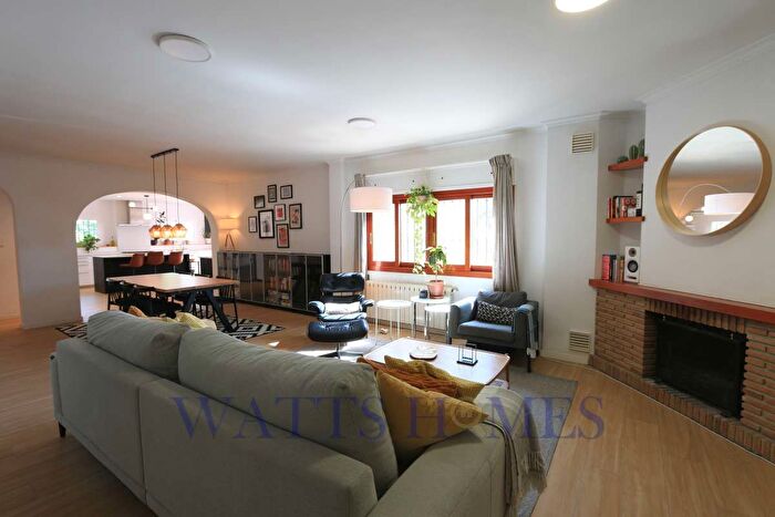 Casas en venta y pisos alquiler - 2
