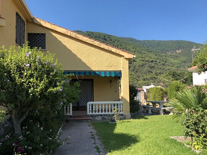 Casa en venta en La Adrada, Ávila de 4 habitaciones