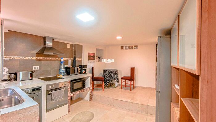 Casas en venta y pisos alquiler - 2