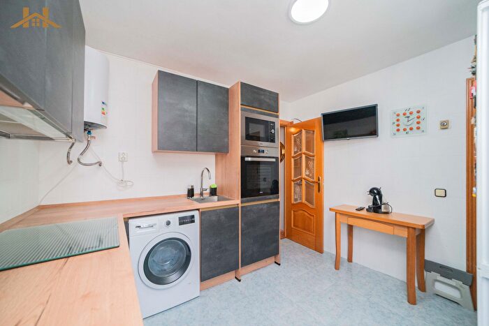 Casas en venta y pisos alquiler - 3