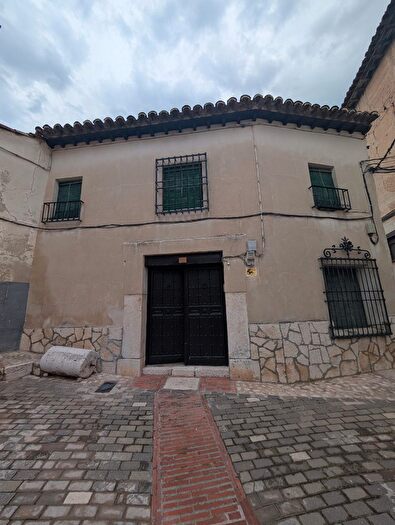 Casas en venta y pisos alquiler - 1