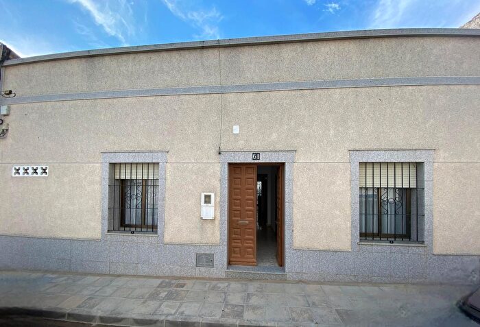 Casas en venta y pisos alquiler - 1