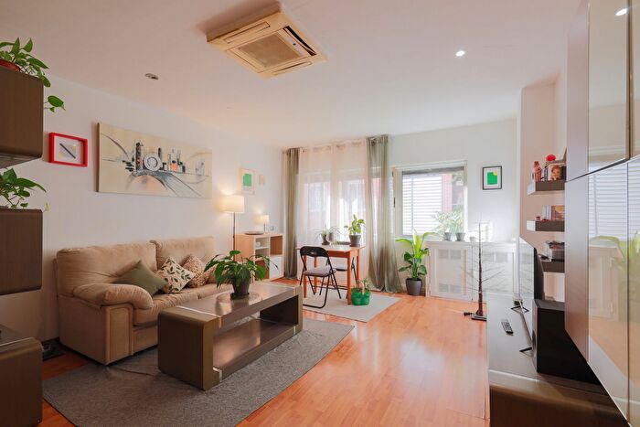 Casas en venta y pisos alquiler - 1
