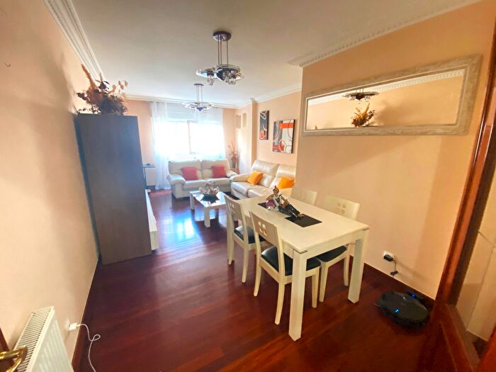 Casas en venta y pisos alquiler - 3