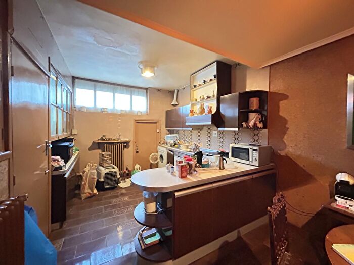 Casas en venta y pisos alquiler - 3