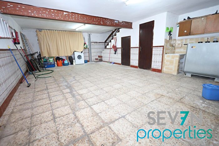 Casas en venta y pisos alquiler - 3