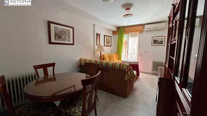 Casas en venta y pisos alquiler - 1