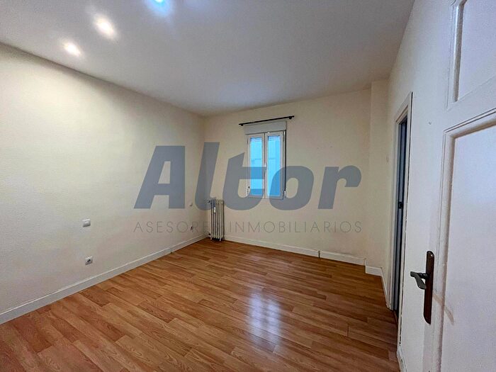 Casas en venta y pisos alquiler - 3