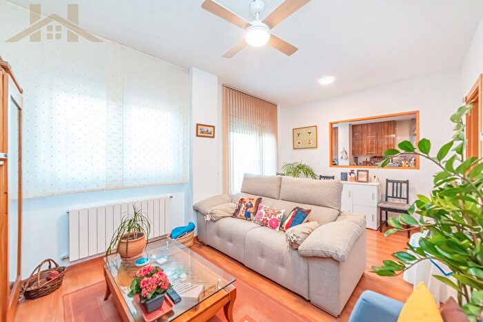 Casas en venta y pisos alquiler - 3
