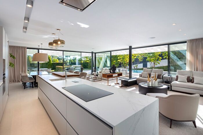 Casa en venta en Nueva Andalucía, Los Naranjos de 6 habitaciones