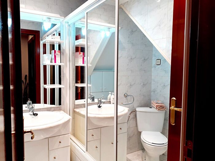 Casas en venta y pisos alquiler - 3