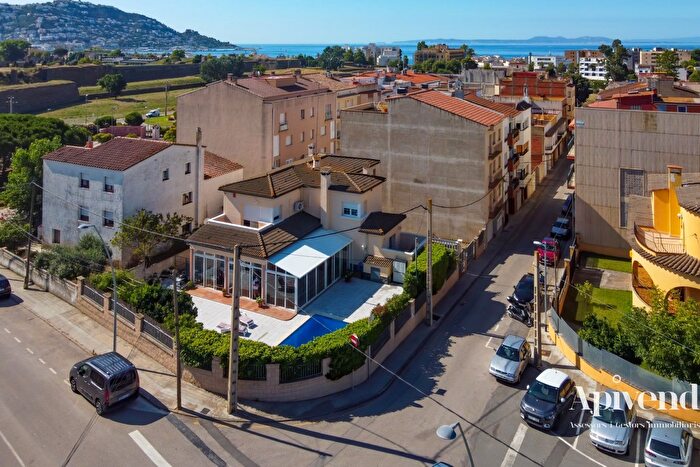Casas en venta y pisos alquiler - 1