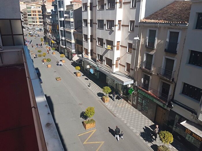 Casas en venta y pisos alquiler - 3