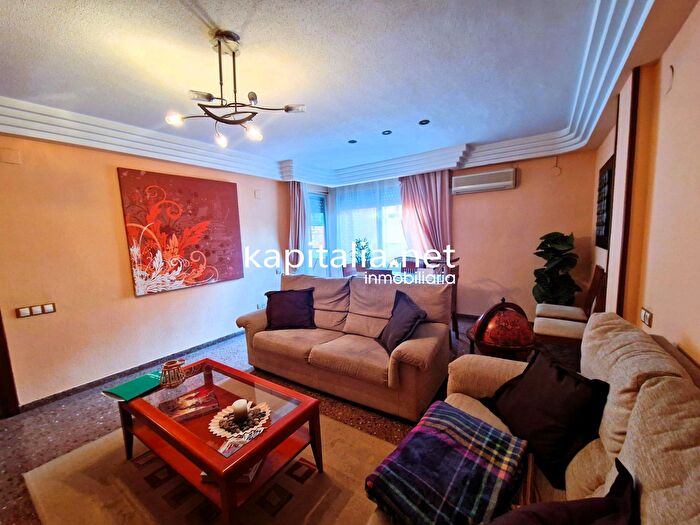Casas en venta y pisos alquiler - 1