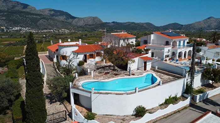Casa en venta en Orba, Alicante de 6 habitaciones