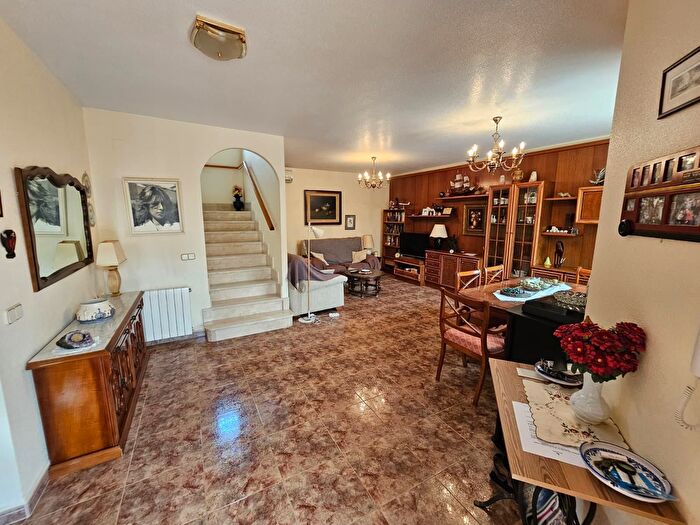 Casas en venta y pisos alquiler - 2