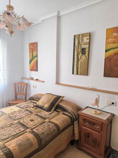 Casas en venta y pisos alquiler - 3