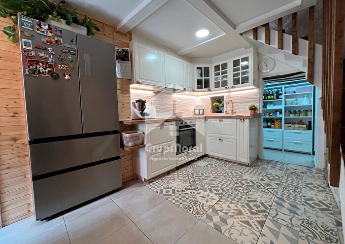 Casas en venta y pisos alquiler - 3