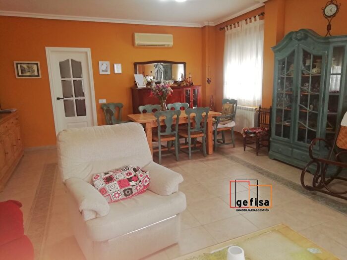Casas en venta y pisos alquiler - 3