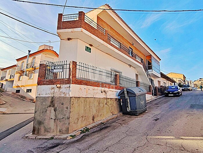 Casas en venta y pisos alquiler - 1