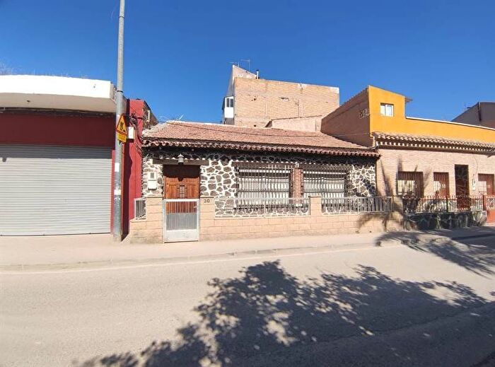 Casas en venta y pisos alquiler - 1